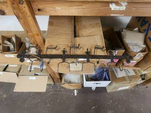 lot 82 image: Selection of indoor-outdoor metal pieces - 10