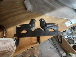 lot 87 image: Selection of indoor-outdoor metal pieces - 10