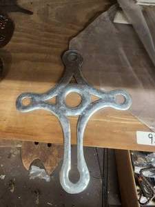 lot 89 image: Selection of indoor-outdoor metal pieces - 20