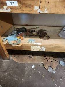 lot 91 image: Selection of indoor-outdoor metal pieces - 10
