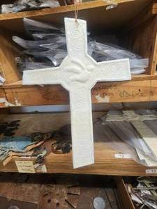 lot 92 image: Selection of indoor-outdoor metal pieces - 7
