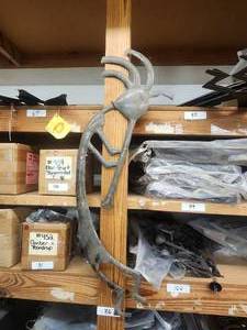 lot 95 image: Selection of indoor-outdoor metal pieces - 8