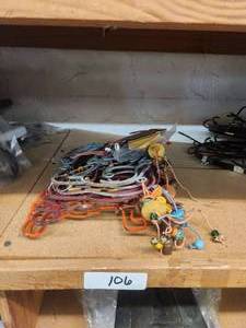 lot 106 image: Selection of indoor-outdoor metal pieces - 