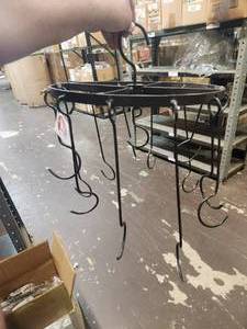 lot 107 image: Selection of indoor-outdoor metal pieces - 5