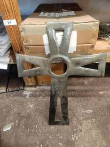 lot 109 image: Selection of indoor-outdoor metal pieces - 