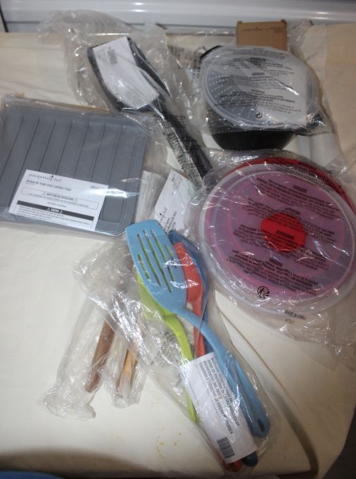 lot 9 image: Unused Pamered Chef Items Deluxe Air Fryer Fruit Leather Trays, Scoop and Spoon Utensil, Multi colored Kitchen Utensil Set, Teak Wooden Spoon Set, Family Sized Popcorn Maker, 2qt, Micro-wave Cooker, BBQ Corn Rack, corn Holders