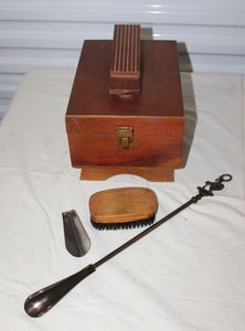 lot 15 image: Vintage Shoe Shine Kit