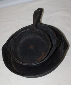 lot 35 image: Set of 3 Cast Iron Skillets