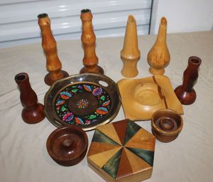 lot 94 image: Hand Made Wooden Dcor and Box