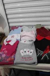 lot 114 image: Womens Large and XL Sweatshirts