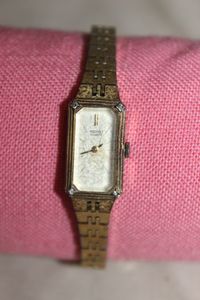 lot 153 image: Vintage Seiko Quartz Ladies watch with Japan Movement, Gold Tone with 4 Diamonds (untested)