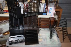 lot 170 image: magazine Holders and displays
