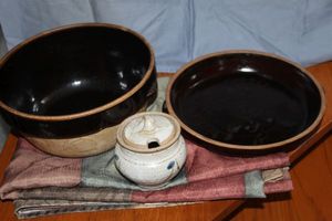 lot 180 image: Ceramic Casserole dish with lid, Home decor piece and fabric