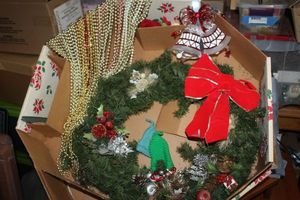 lot 182 image: Christmas Decor