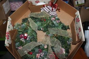 lot 183 image: Christmas Decor