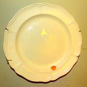 lot 10 image: WEDGWOOD QUEENS WARE PLATE WITH WALL HANGER $$
