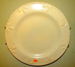 lot 11 image: SORRENTO SIGNATURE PLATE WITH WALL HANGER