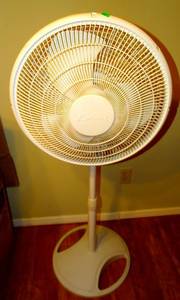 lot 16 image: GALAXY FLOOR FAN - ROTATES AND WORKS PERFECTLY