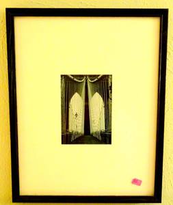 lot 32 image: BLACK AND WHITE FRAMED PICTURE OF THE BROOKLYN BRIDGE - APPROX 11 X 14