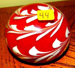 lot 44 image: GLASS PAPERWEIGHT RED AND WHITE SWIRL PATTERN SPHERE