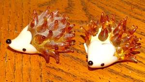 lot 48 image: 2 SMALL GLASS HEDGEHOGS