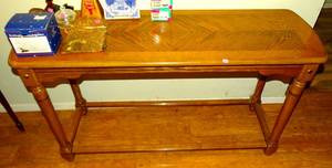 lot 63 image: ELEGANT ENTRYWAY SOFA TABLE - OAK $$