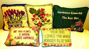 lot 68 image: LOT OF 5 DECORATIVE THROW PILLOWS