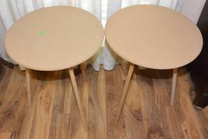 lot 103 image: 2 SMALL ROUND TABLES WITH REMOVABLE LEGS (X MONEY)