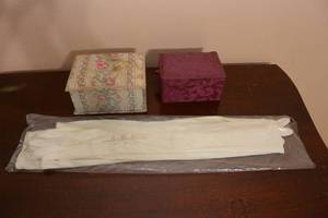 lot 106 image: NEW PAIR OF LADIES OPERA GLOVES AND 2 CLOTH COVERED JEWELRY BOXES