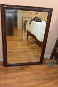 lot 117 image: LARGE MIRROR IN A VINTAGE FRAME - LOOK AT THE DETAIL ON THE FRAME