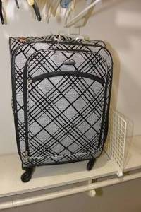 lot 122 image: AMERICAN FLYER SILVER STRIPES ROLLING SUITCASE