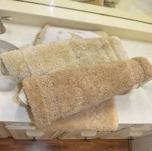 lot 131 image: STACK OF BATHROOM RUGS