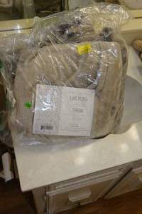 lot 132 image: NEW 50 X 70 LUXE PLUSH OVERSIZED THROW