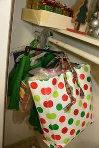 lot 146 image: TOTE AND BAGS OF VARIOUS HOLIDAY DECORATIONS