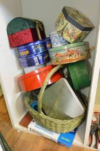 lot 163 image: CONTENTS OF SHELF - BASKET, TINS AND BOXES