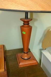 lot 177 image: VINTAGE WOODEN TABLETOP LAMP - WORKING
