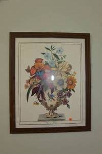 lot 192 image: BEAUTIFUL VINTAGE FRAMED PICTURE FEATURING FLOWERS AND A HUMMING BIRD