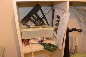lot 207 image: CONTENTS OF SHELF - EASELS, BAG OF EUROPEAN SOUVENIRS, SOME SEASONAL DECOR AND MORE