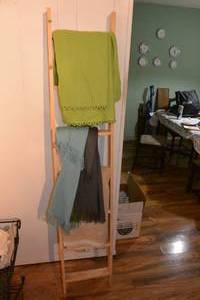 lot 225 image: LADDER STYLE QUILT RACK INCLUDING QUILTS SHOWN IN PICTURES