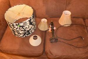 lot 250 image: LOT OF MISC LAMP SHADES