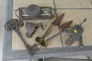 lot 258 image: DECORATIVE METAL LOT AS SHOWN