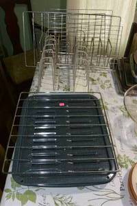 lot 273 image: METAL BAKINGCOOKING RACKS AS SHOWN