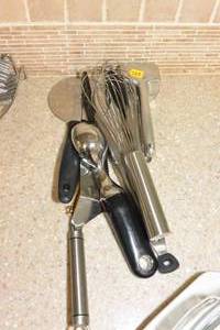 lot 283 image: LOT OF STAINLESS KITCHEN UTENSILS