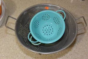 lot 290 image: 3 COLLANDERS - 1 OF THEM IS VINTAGE