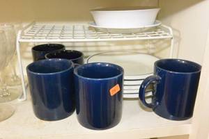 lot 291 image: LOT OF VARIOUS PLATES AND MUGS