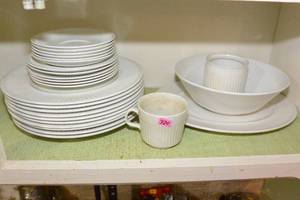 lot 320 image: JOHNSON BROS. ENGLAND IRONSTONE COLLECTION $$