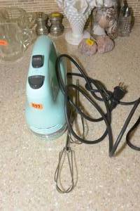 lot 339 image: WORKING KITCHEN-AID 5 SPEED ULTRA POWER HAND MIXER (MODEL KHM5121C) COMPLETE $$