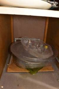 lot 355 image: PLASTIC SERVING TRAYS AND BOWLS LOT