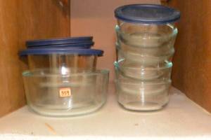 lot 359 image: GLASS FOOD STORAGE BOWLS WITH LIDS