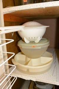 lot 360 image: LOT OF PLASTIC KITCHEN ITEMS